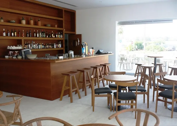 安芙拉套房酒店 4* Paphos