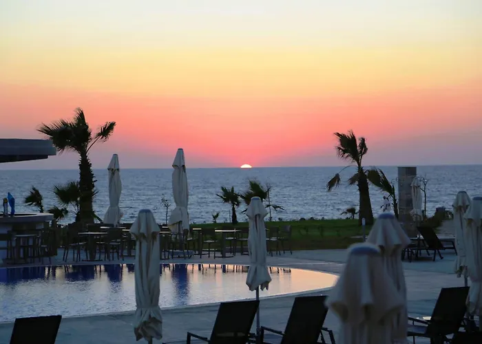 安芙拉套房酒店 4* Paphos