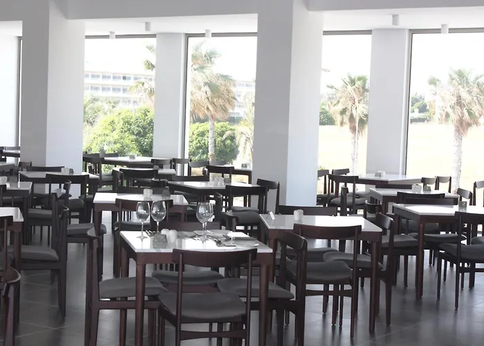 酒店 安芙拉套房酒店 Paphos