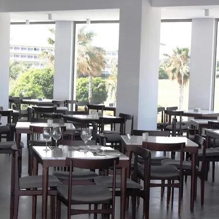 فندق وأجنحة أمفورا بافوس