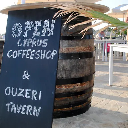 Amphora Hotel&suites Paphos