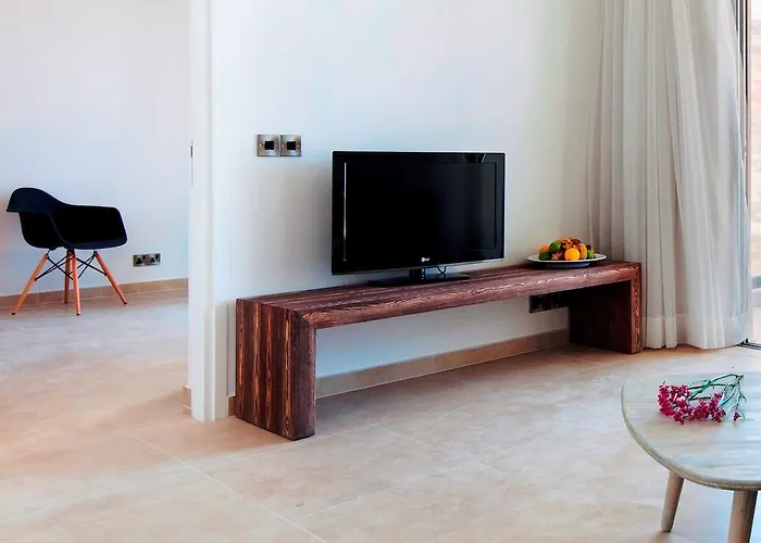 Amphora Hotel&suites Paphos