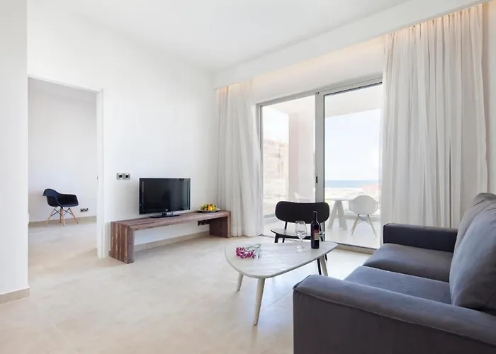 Amphora Hotel&suites 4*