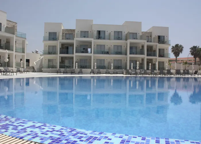 安芙拉套房酒店 Paphos