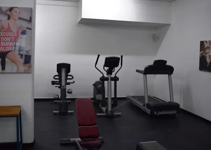 安芙拉套房酒店 4*