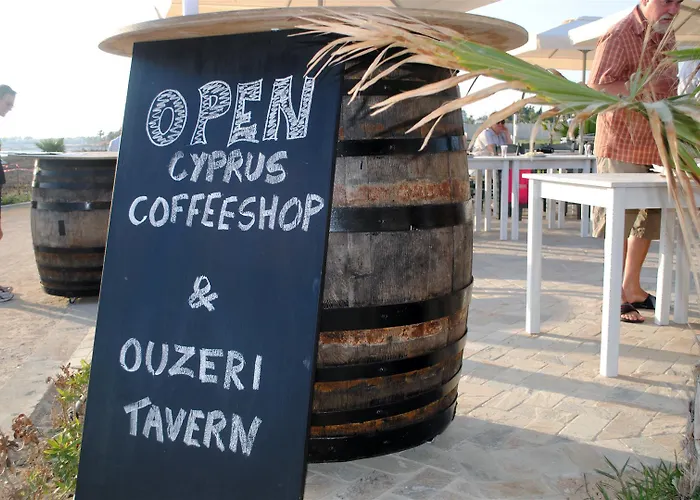 Amphora Hotel&suites Paphos