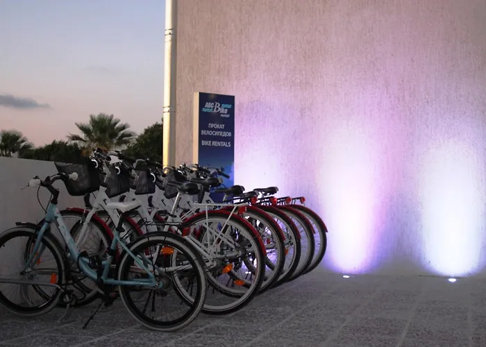 מלון Amphora & 4*